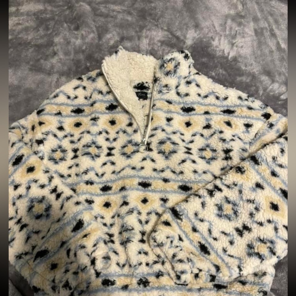 Sherpa ! never worn but very soft and great for winter!